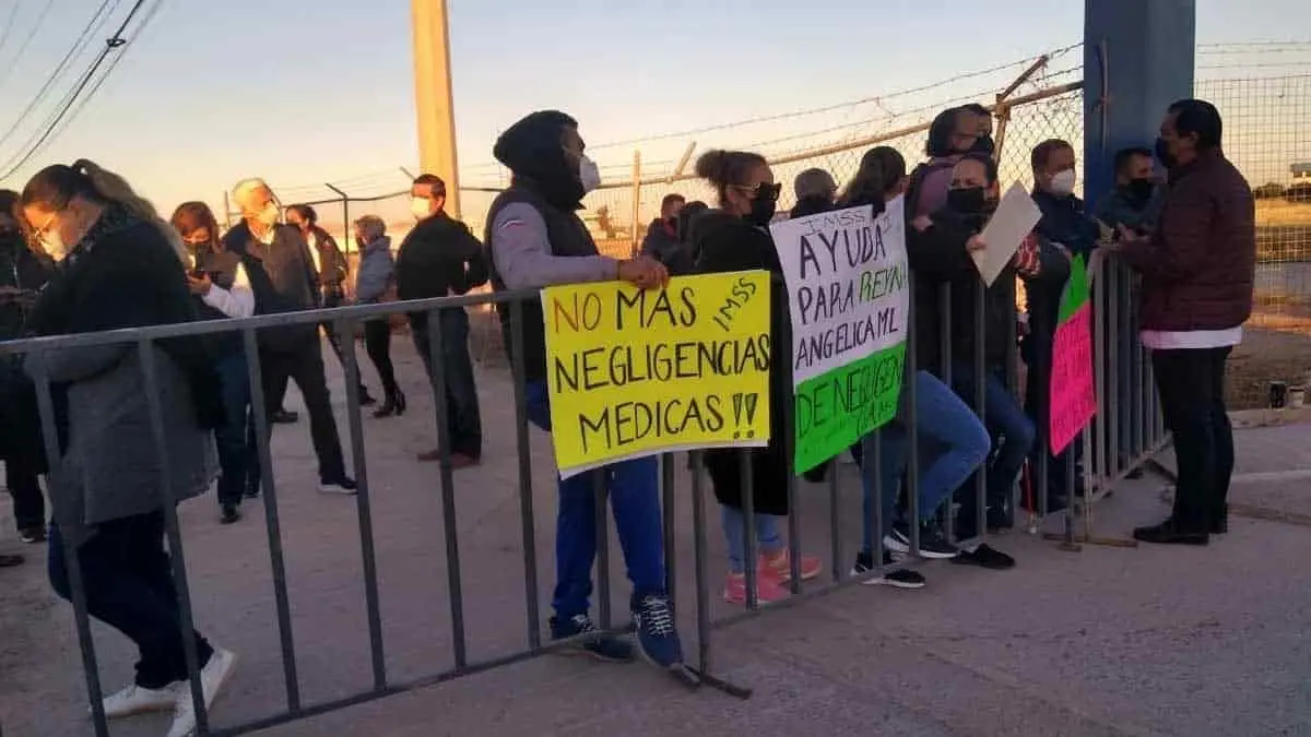 Solicitan mejoras al servicio de salud a AMLO en Hermosillo