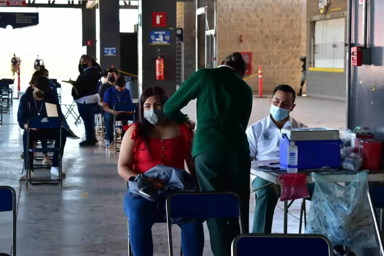 Sindicatos llaman a vacunarse a sector de 30 a 39 años