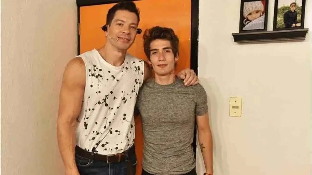 “Mi papá está bien rico y se me antoja mucho”, dice hijo de Yahir