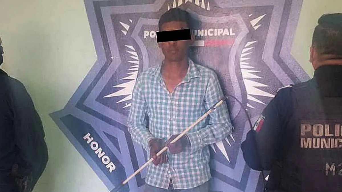 Agarra a chicotazos a su pareja y lo detienen