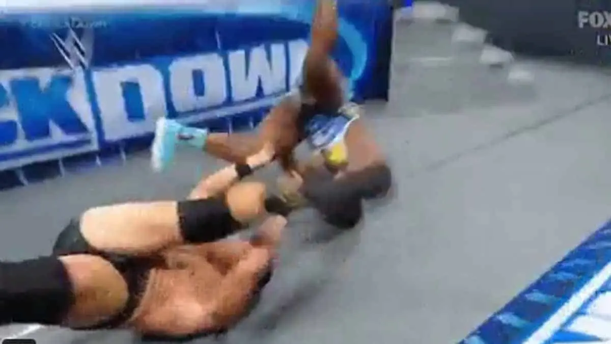 Video. Luchador de la WWE se rompe el cuello durante la pelea