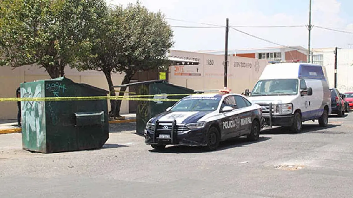 Tiran feto en contenedor de basura en Puebla