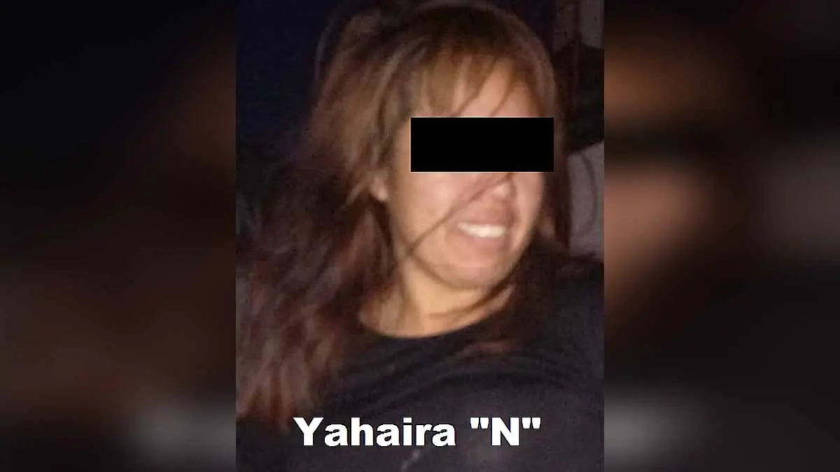 La manda su mamá a lavar los trastes, se niega y la golpea