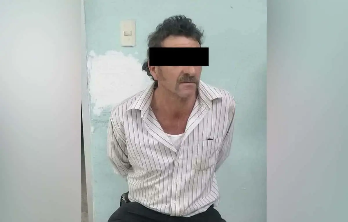 Lo detienen por golpear a un policía