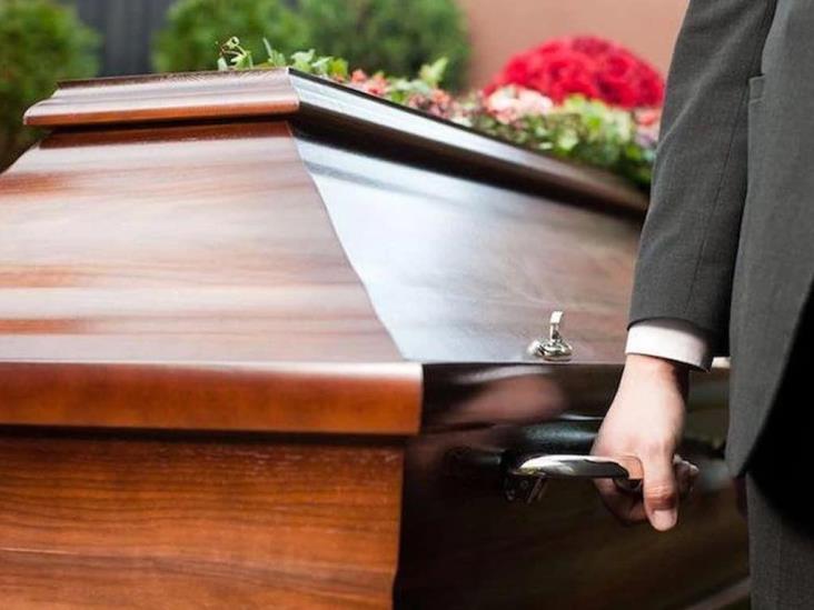 Mujer revive en pleno velorio y momento después muere Mujer revive en pleno velorio y momento después muere