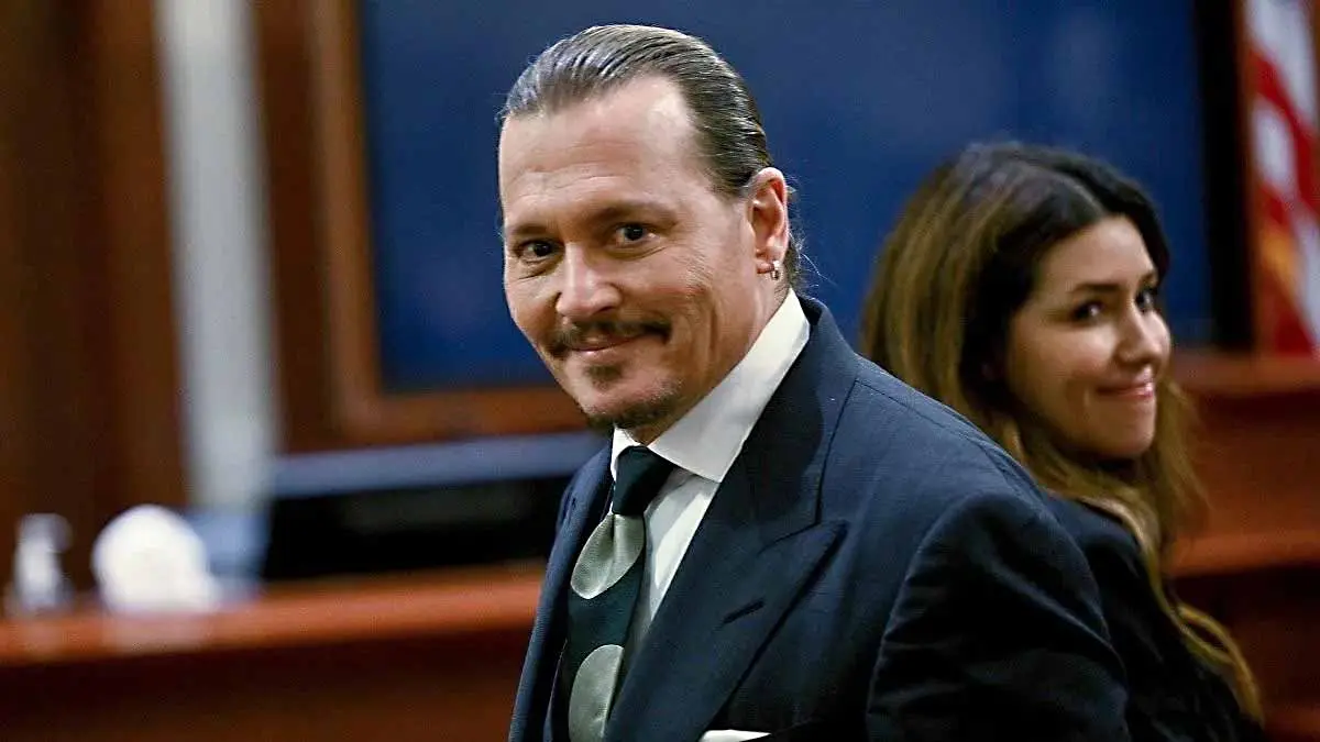 Circulan rumores de romance entre Johnny Deep y su abogada