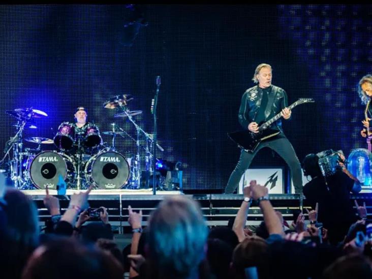 Mujer da a luz en pleno concierto de Metallica Mujer da a luz en pleno concierto de Metallica
