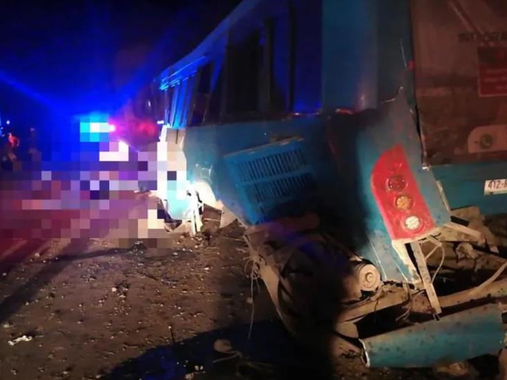 Accidente de autobús en Jalisco deja al menos 14 personas muertas Accidente de autobús en Jalisco deja al menos 14 personas muertas
