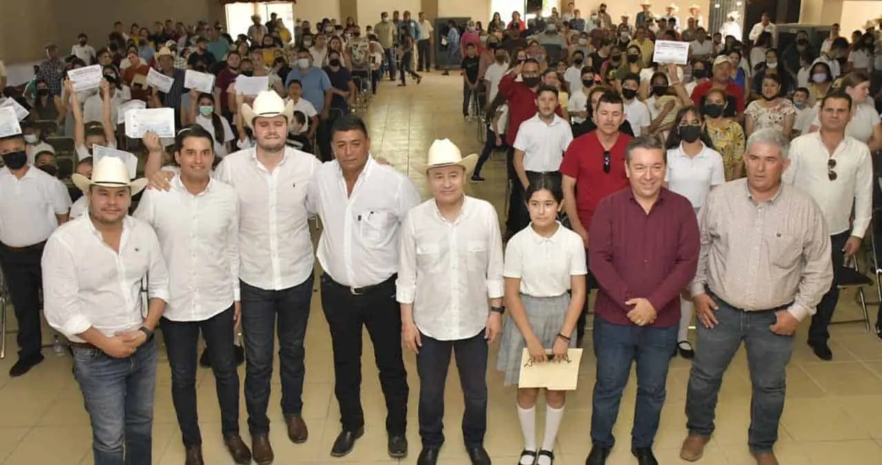 Forjan futuro con las becas