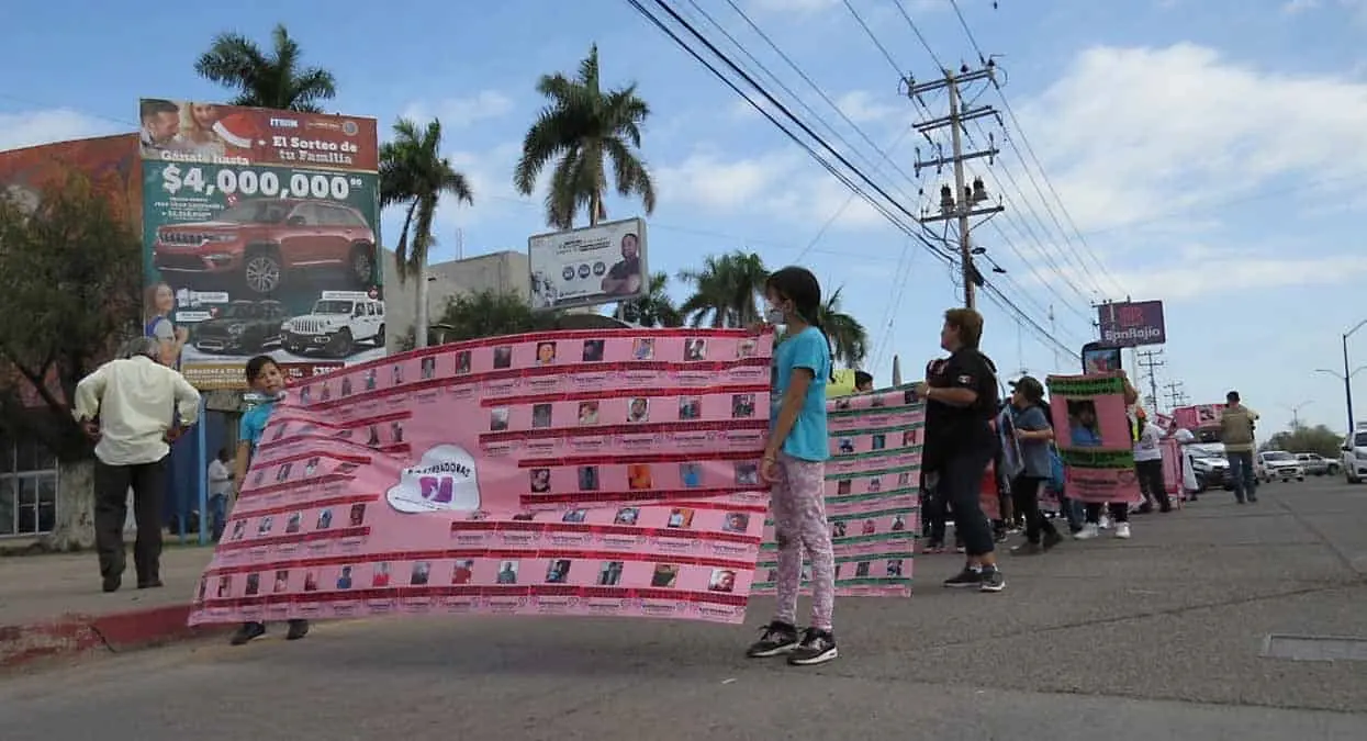 Marchan por sus desaparecidos