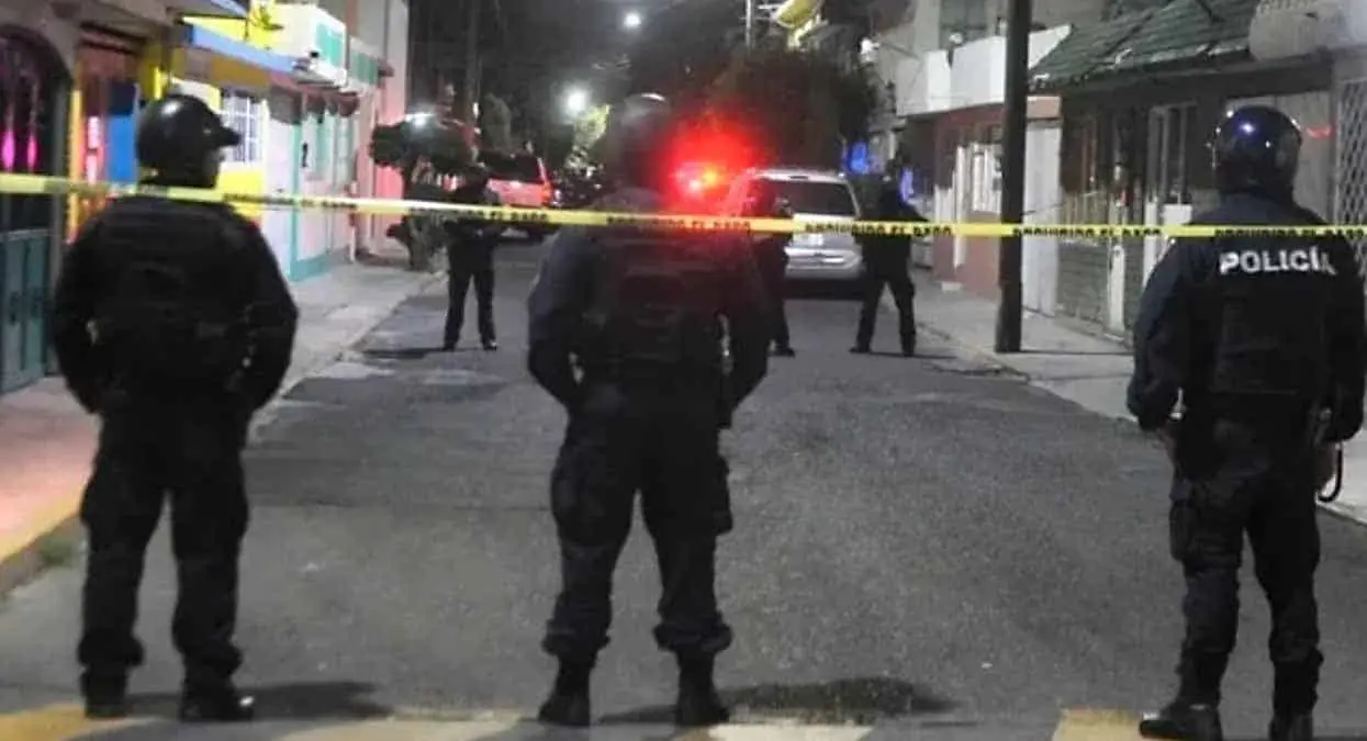 Arrestan a cajera a quien le robaron un millón de pesos