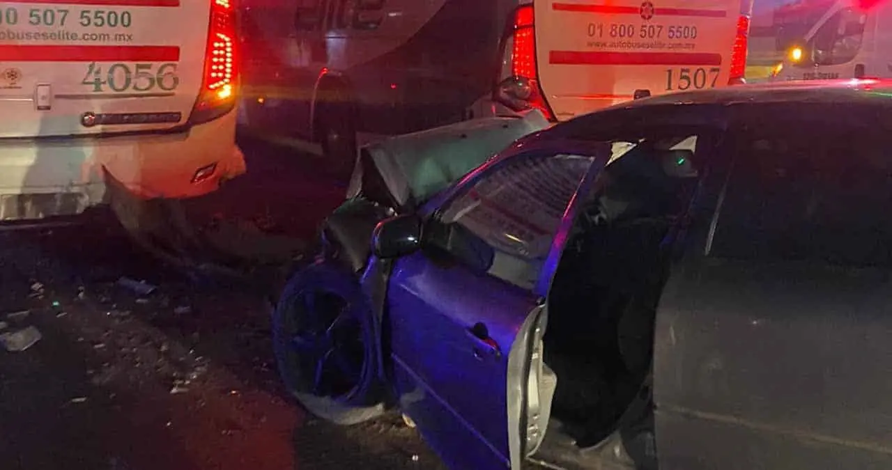 Muere al chocar con autobús