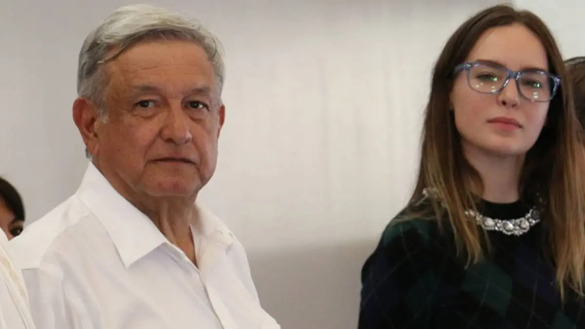 Nodal necesita permiso de Belinda para cantar en el Zócalo