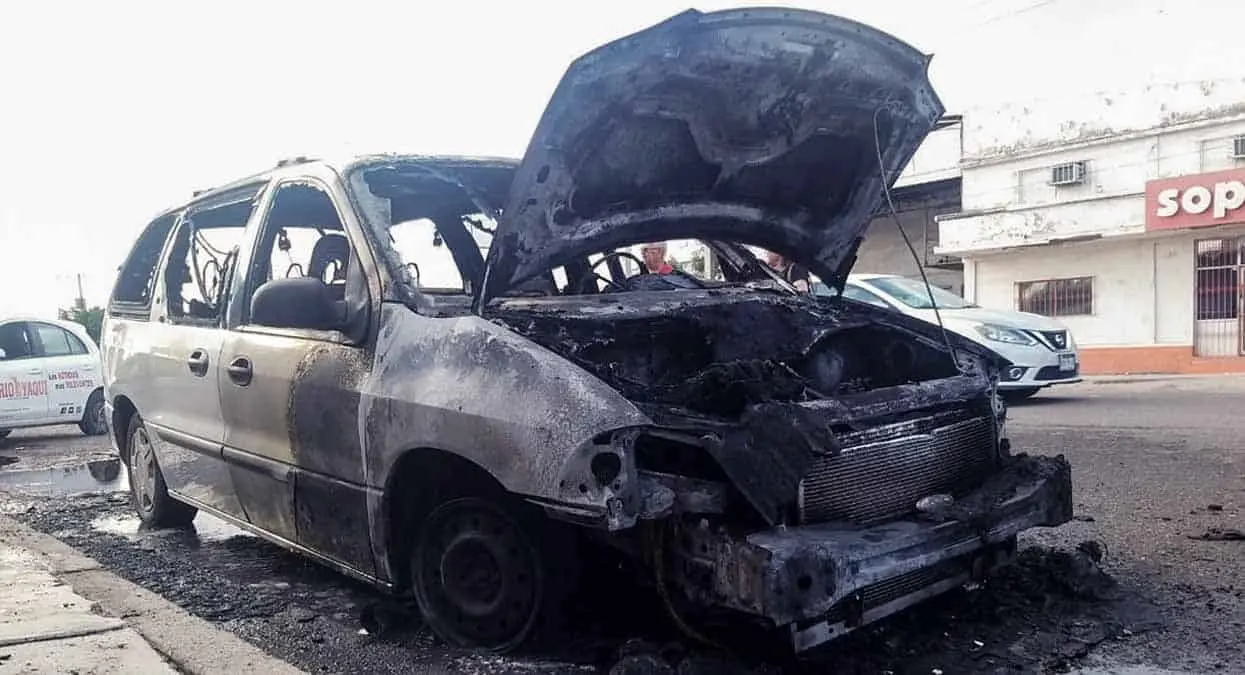 Se incendia vagoneta en la colonia Cumuripa