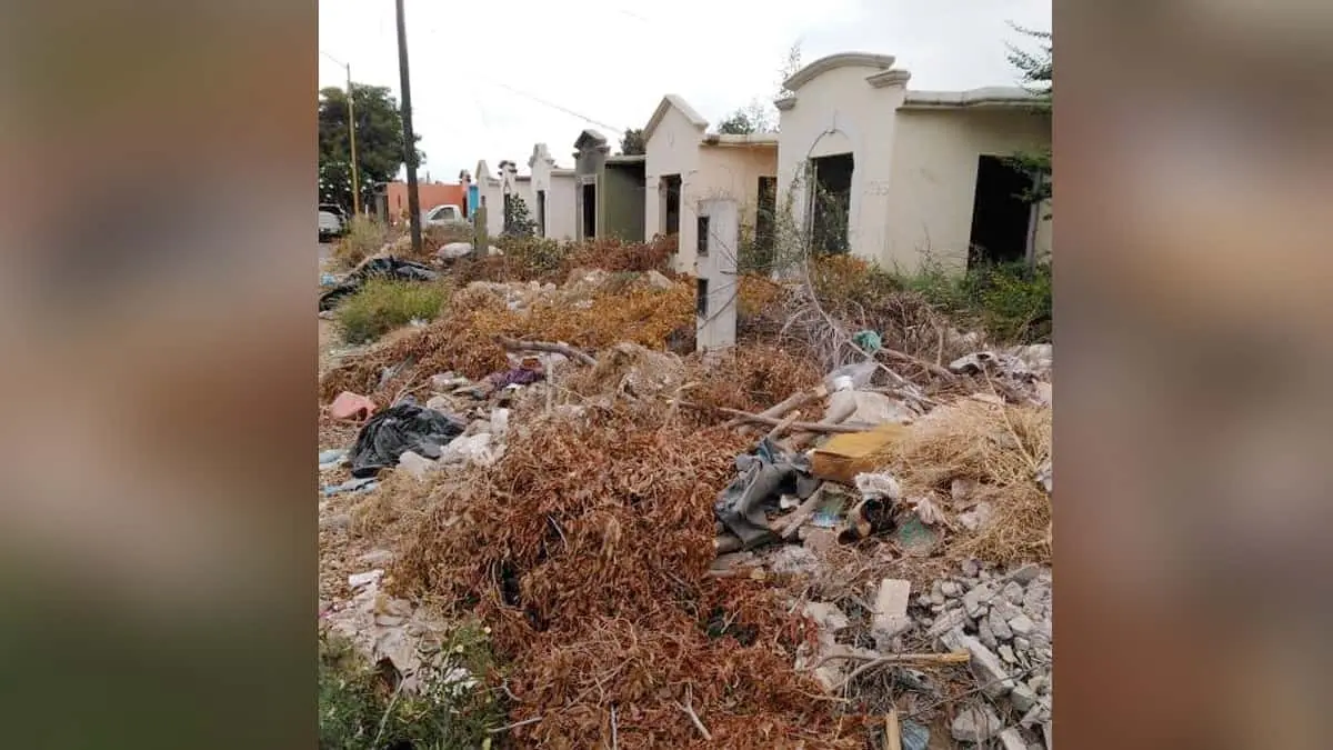 Van por casas abandonadas