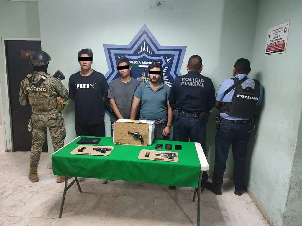Detienen a tres “empistolados”