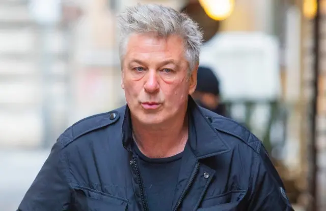 Alec Baldwin demanda a miembros de la producción de Rust