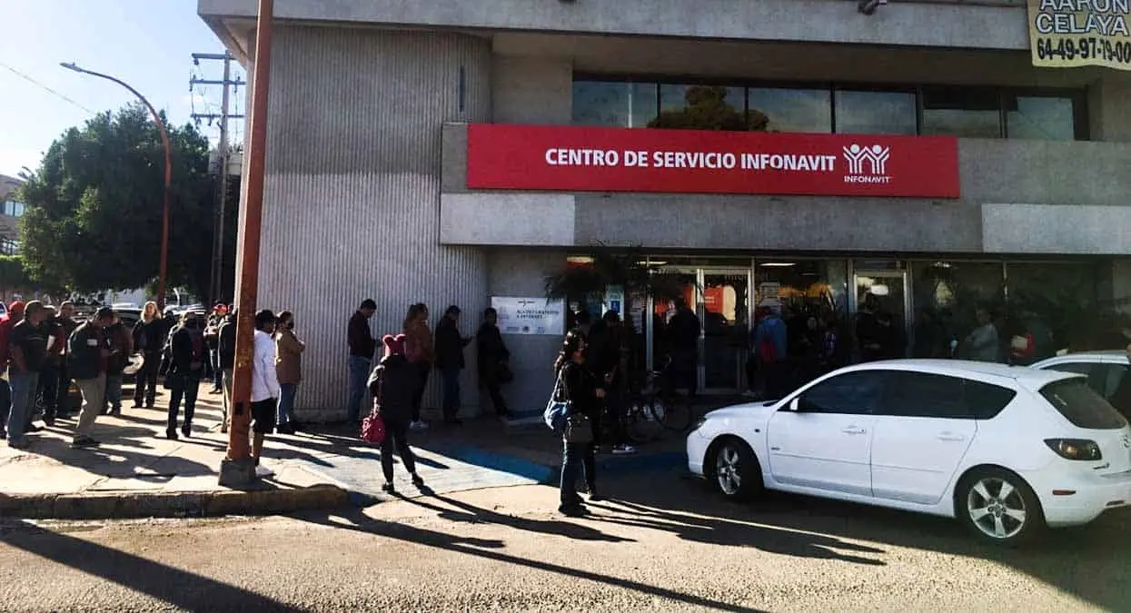 Falla web de Infonavit en último día para cambio a veces pesos