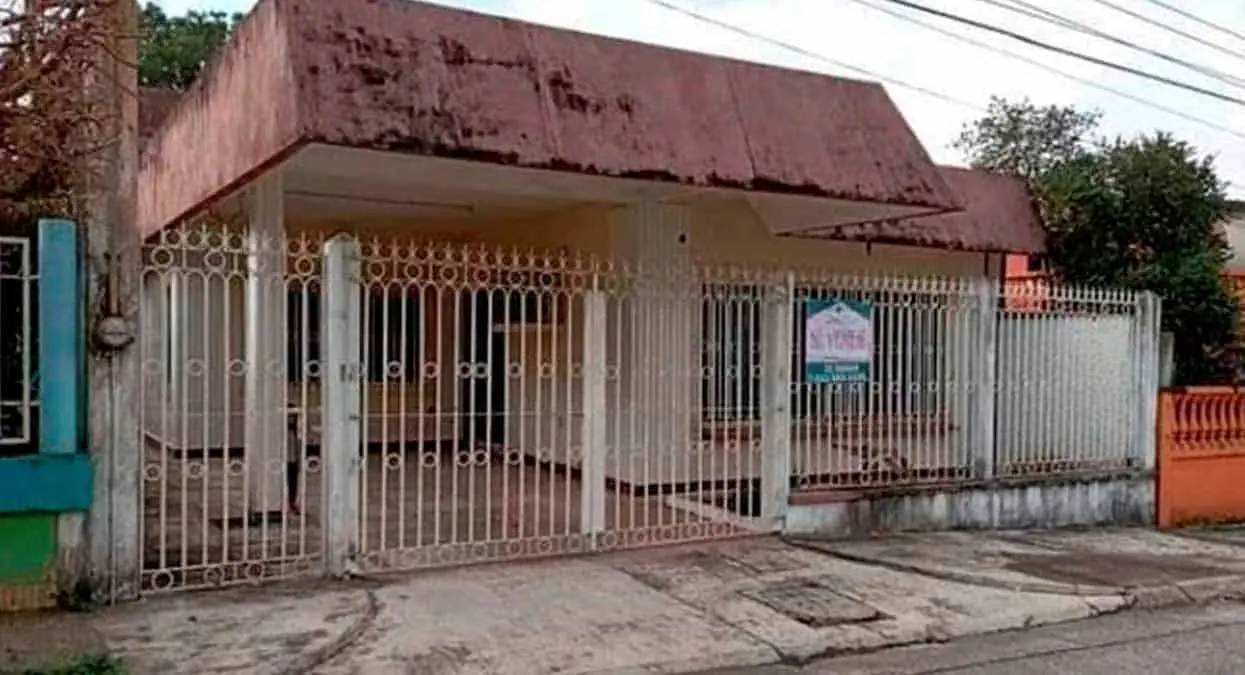 Venden residencia barata con fantasma incluido