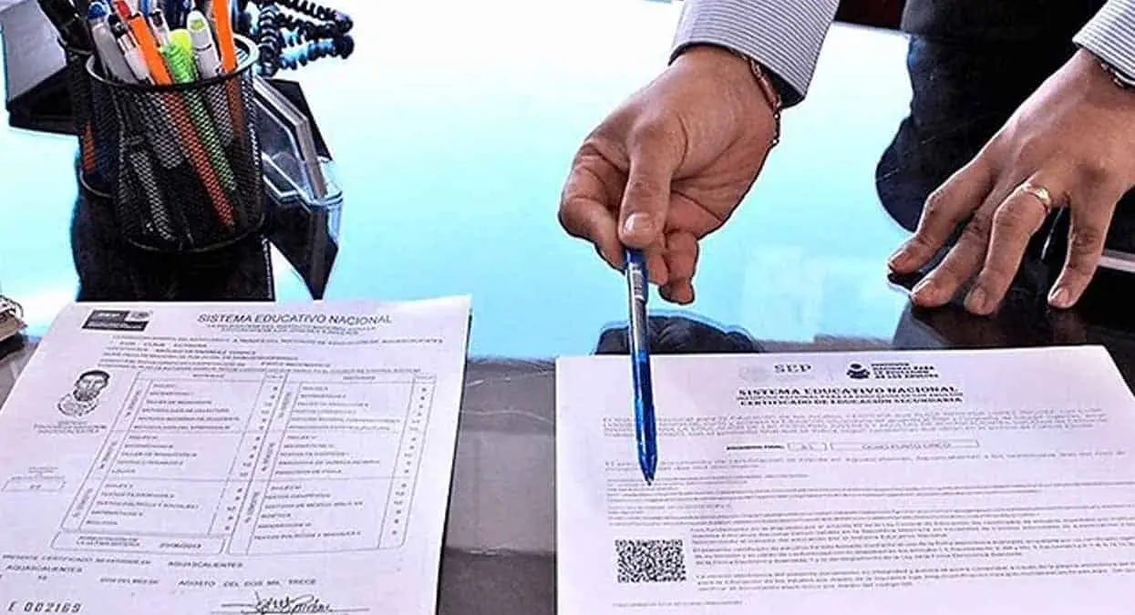 Investigan escuelas por certificados falsos