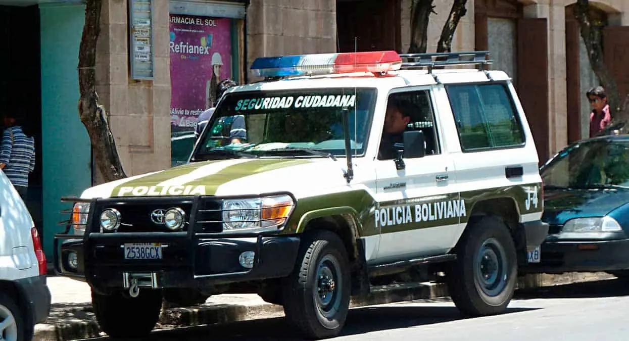 Niñita defiende a mordidas a su hermanita que iba a ser violada