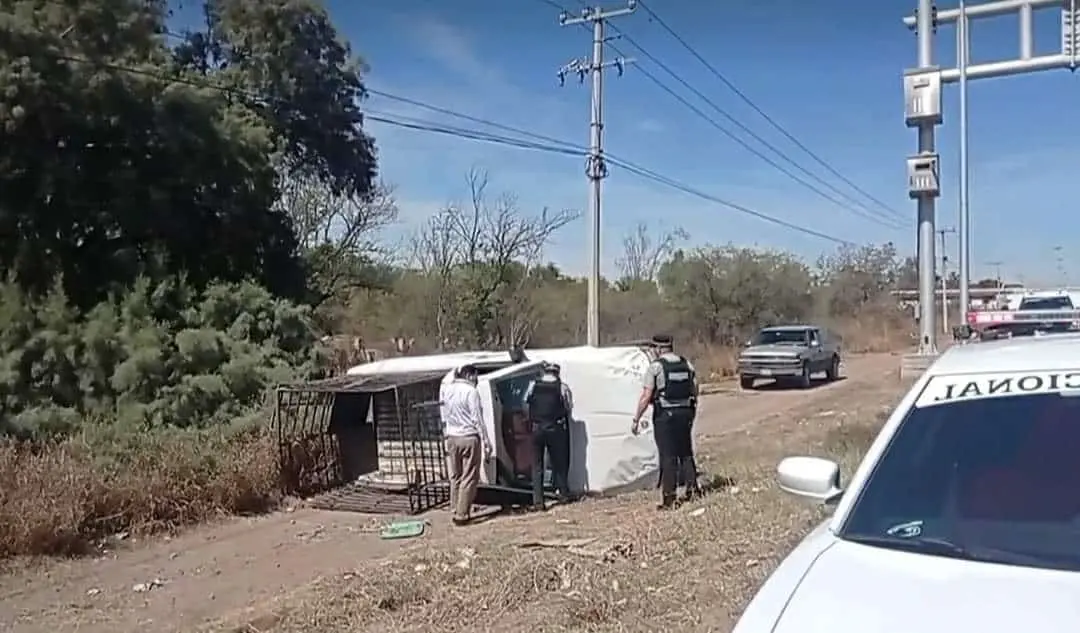Volcamiento deja a mujer lesionada