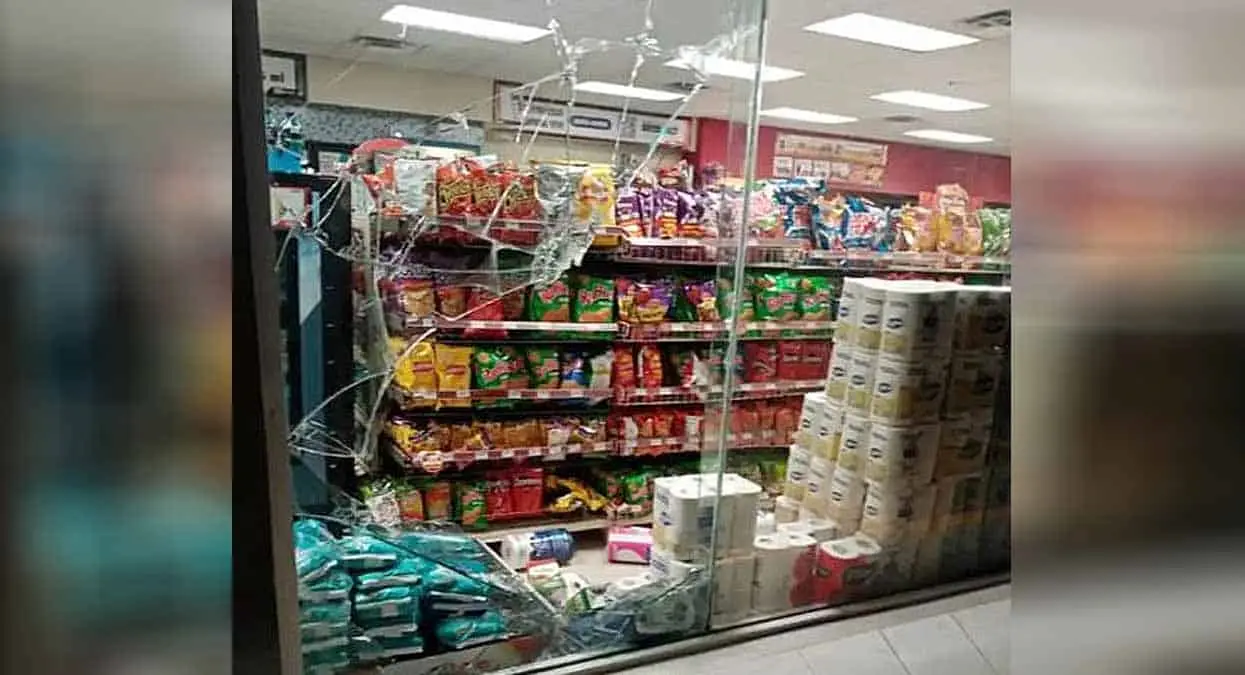 Dan “cristalazo” a tienda en San Rafael