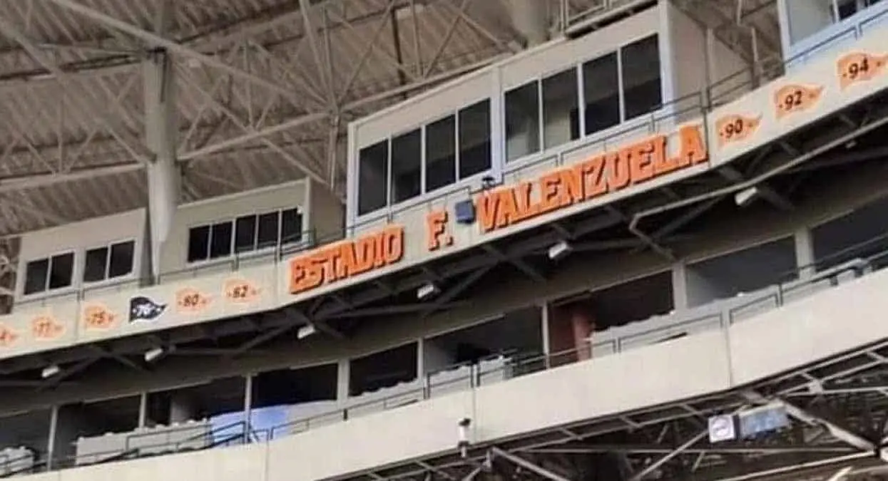 Tachan de falta de respeto colocación del nombre del estadio en Hermosillo