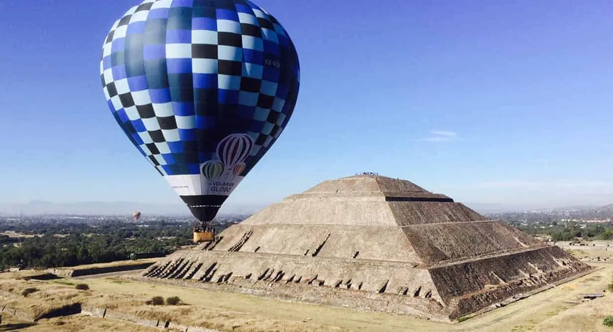 La última foto familiar antes del accidente en globo clandestino