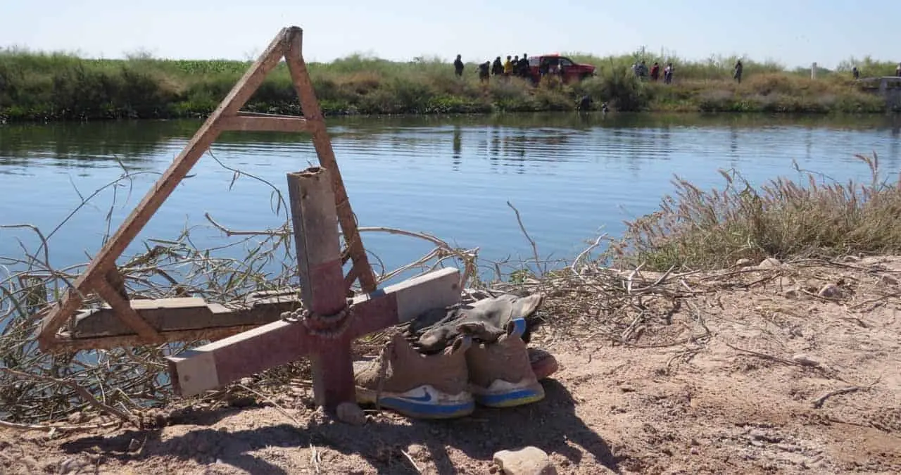 Dos niños y una mujer embarazada, entre los ahogados en el canal alto