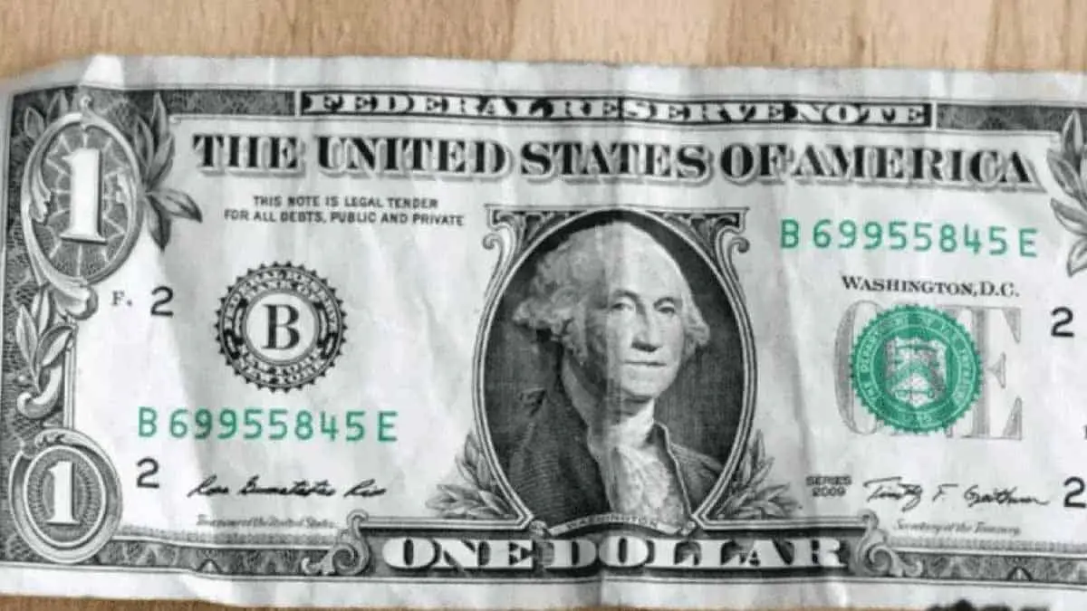 Dólar a la baja, llega a 18.09