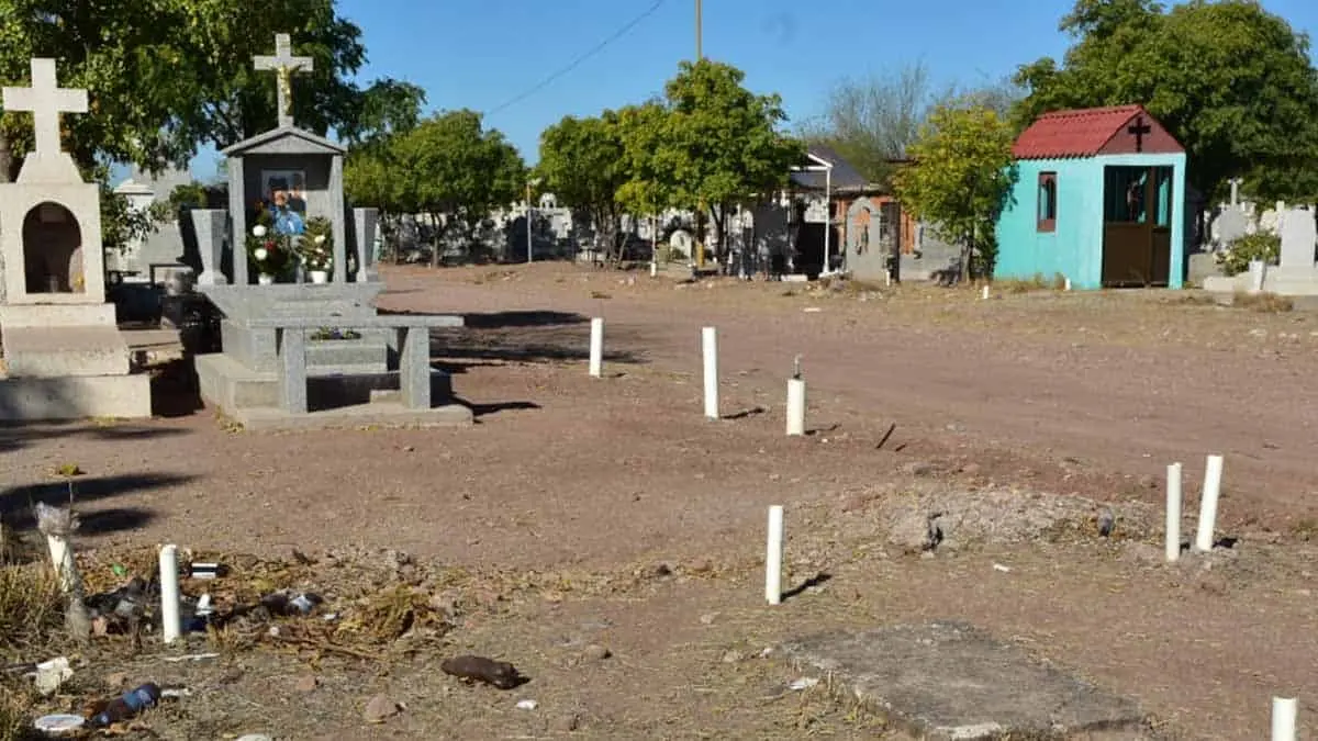 Cámaras en panteón para vigilar a “vivos”