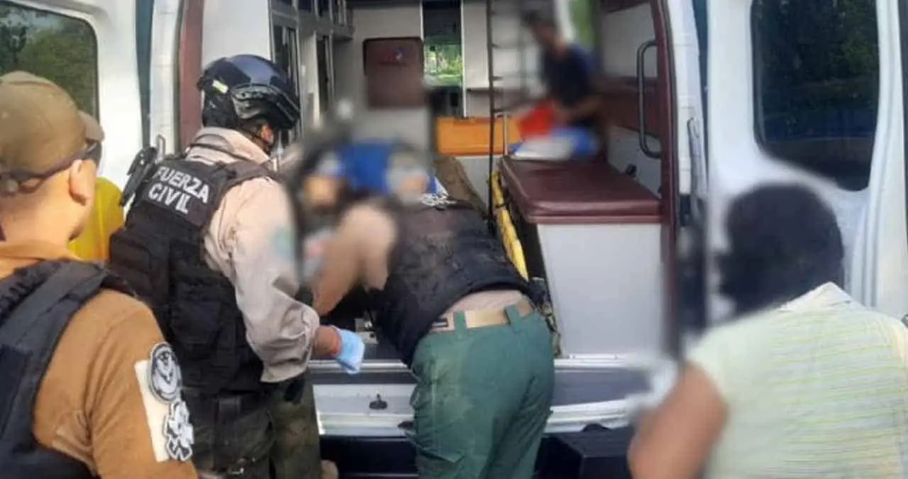 Jovencita da a luz entre el monte