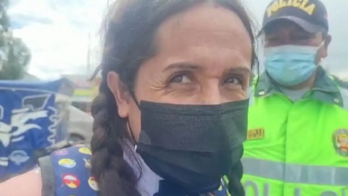 Hombre se vestía de alumna y se escondía en los baños de una escuela para grabar a niñas