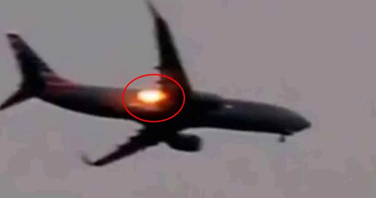 VIDEO | Avión se incendia luego de despegar con 167 pasajeros y continúa su viaje