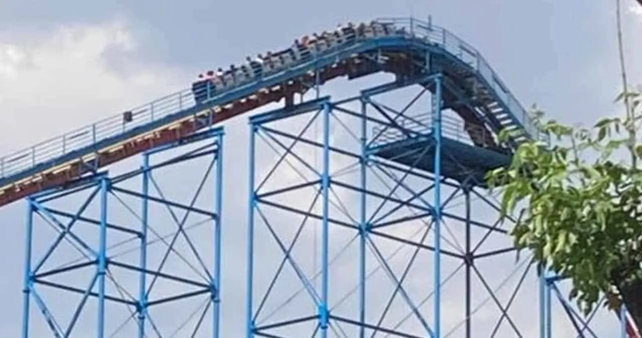 VIDEO | En pleno Día del Niño falla juego de Six Flags y así recompensan a los usuarios