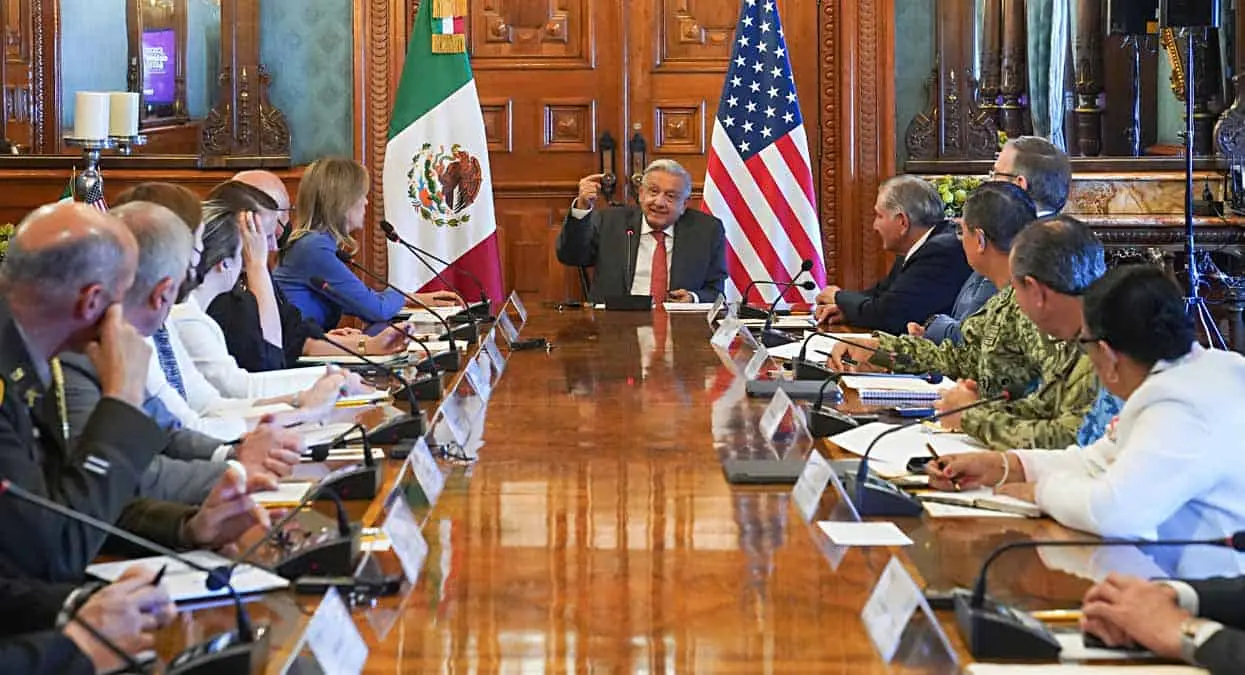 AMLO anuncia construcción de gasoducto y planta de licuefacción en Sonora