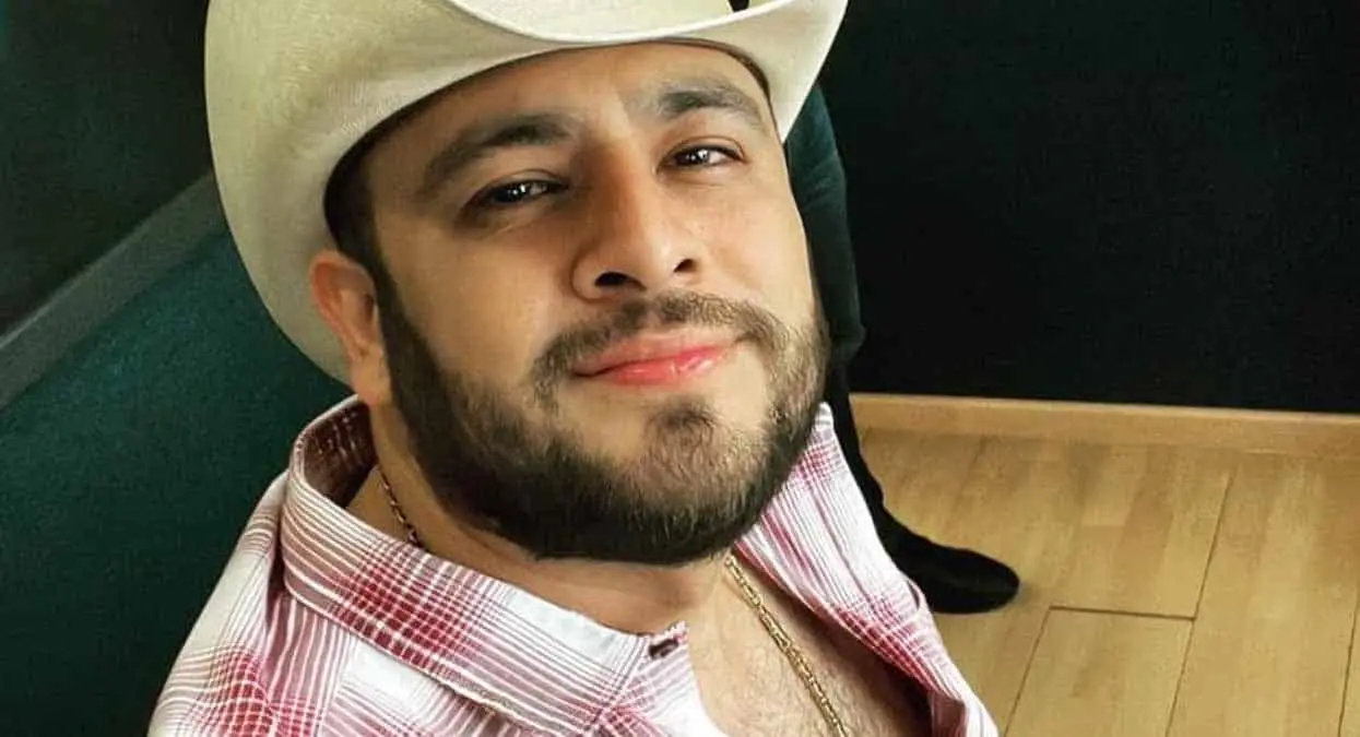 VIDEO | Fan de “El Gallo” Elizalde le pide tomarse una fotografía juntos y luego lo rechaza