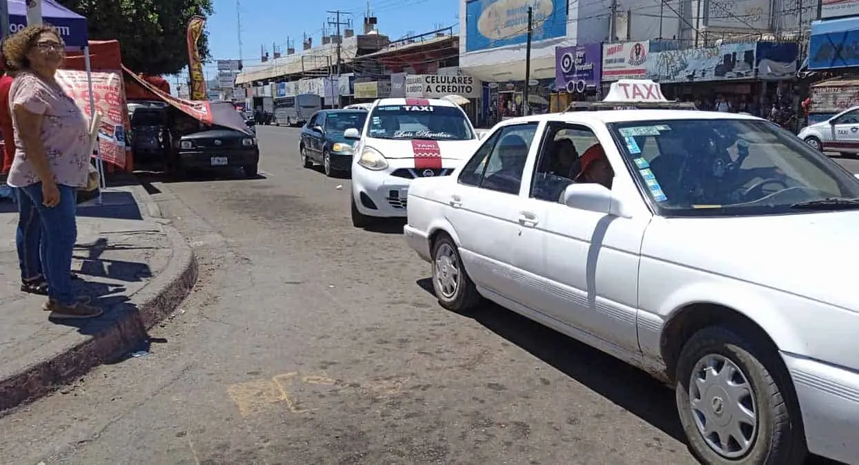 Taxistas: necesidad los obliga a salir de su sitio