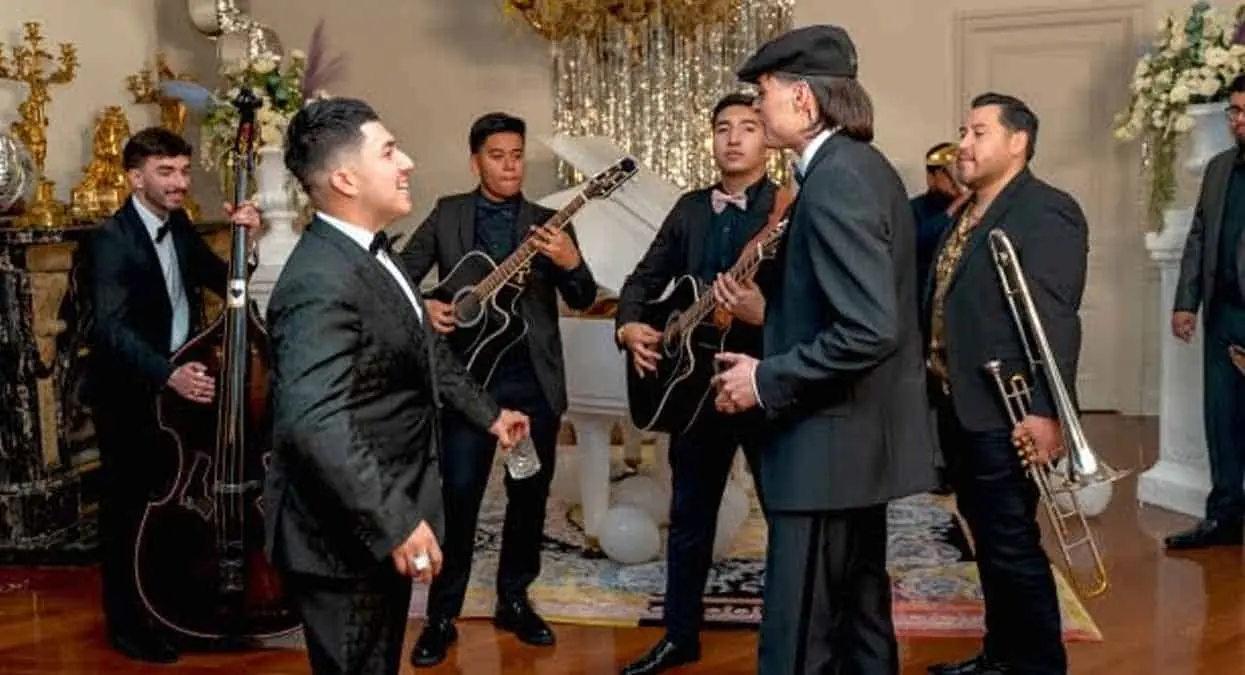 ¿Peso Pluma tendrá que pagar a Eslabón Armado cada vez que cante “Ella baila sola”?
