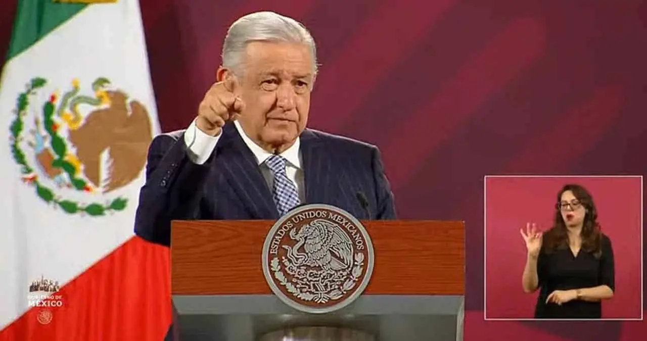 AMLO anuncia incremento salarial para maestros