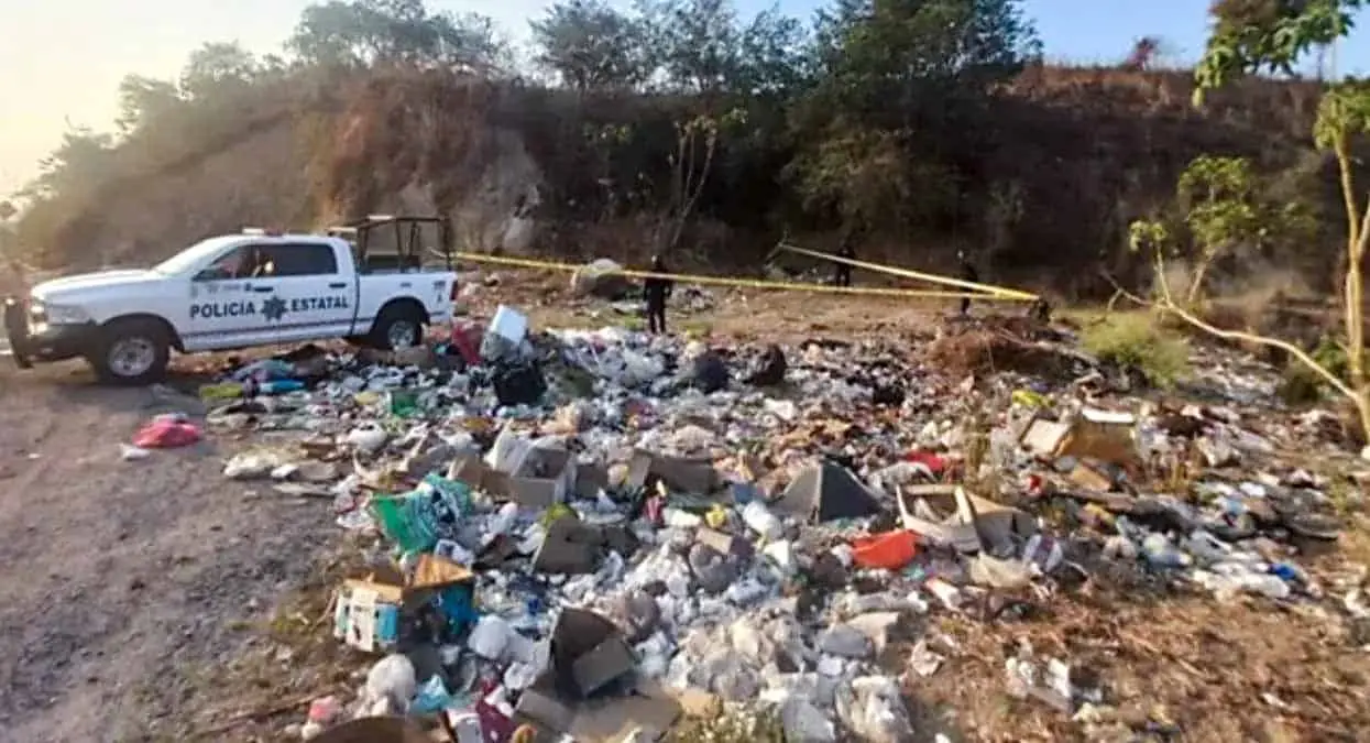 Hallan cinco cadáveres en basurero de Michoacán