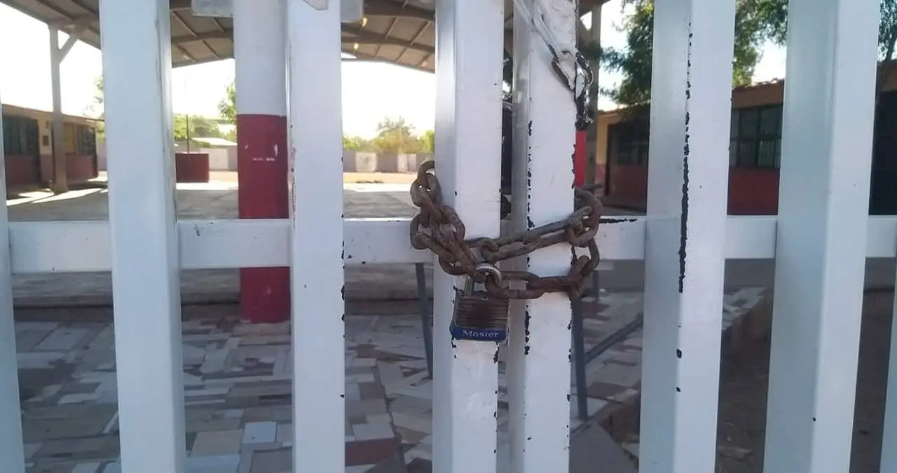 Familiares de alumnos toman escuela en Ciudad Obregón