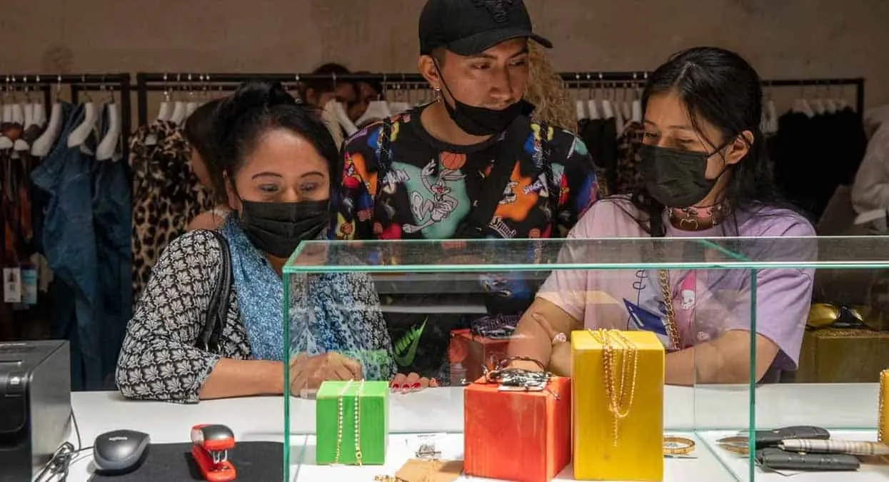 Shein abre tienda física oficial en México