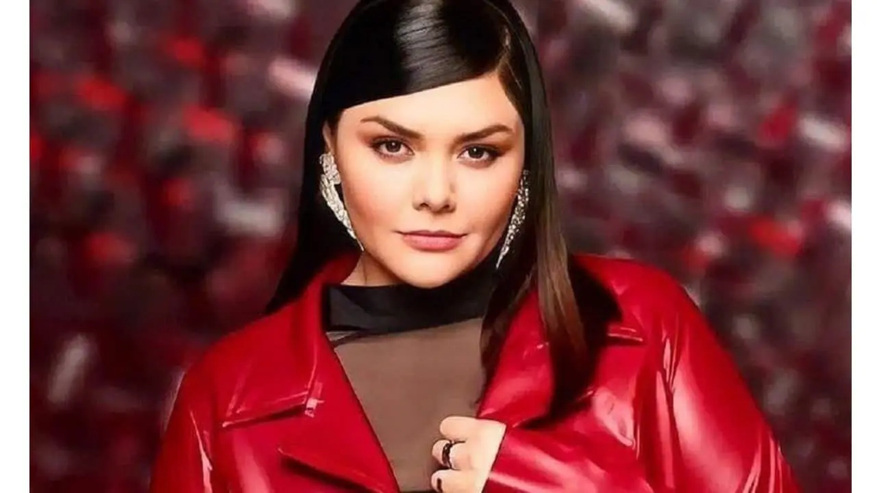 Yuridia luce su avanzado embarazo