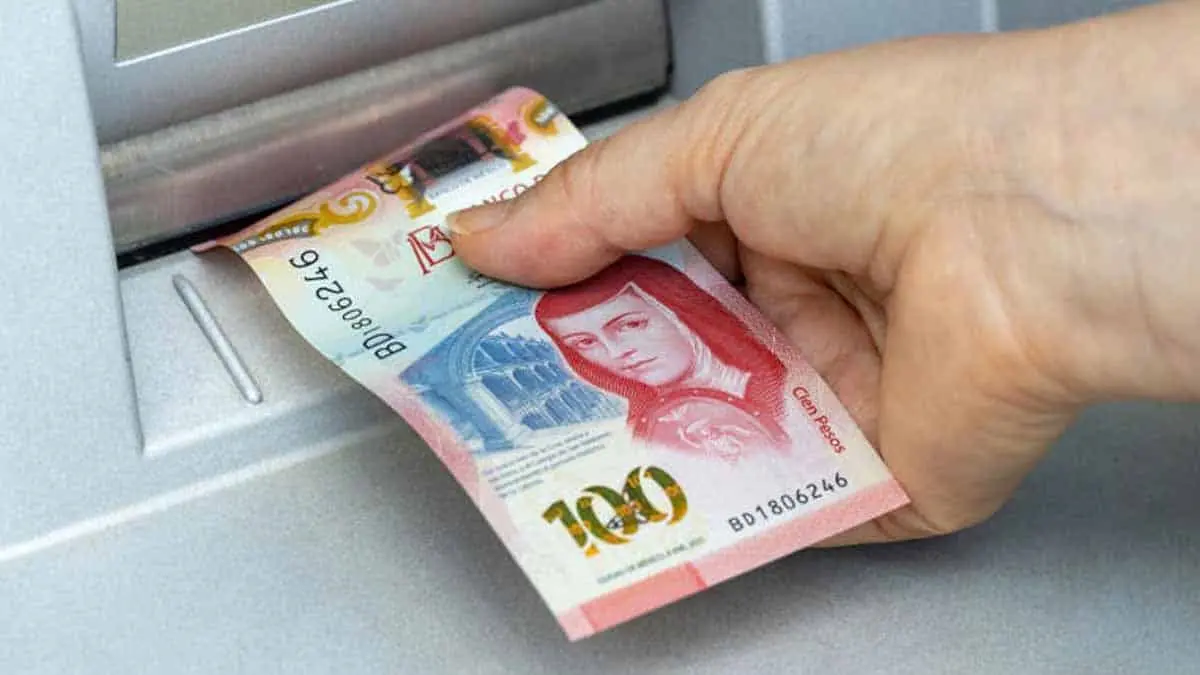 Esto es lo que debes hacer si el cajero automático te da un billete falso o roto