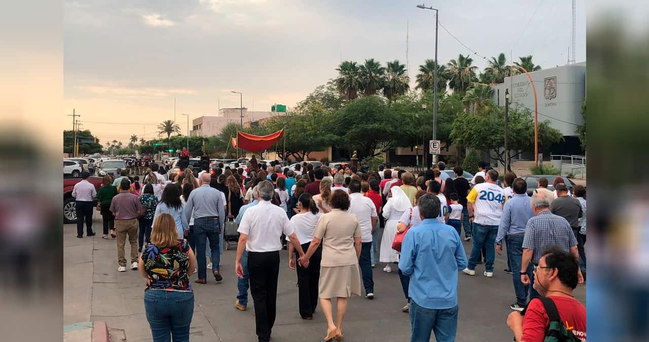 Peregrinan fieles por el Día del Sagrado Corazón de Jesús en Ciudad Obregón