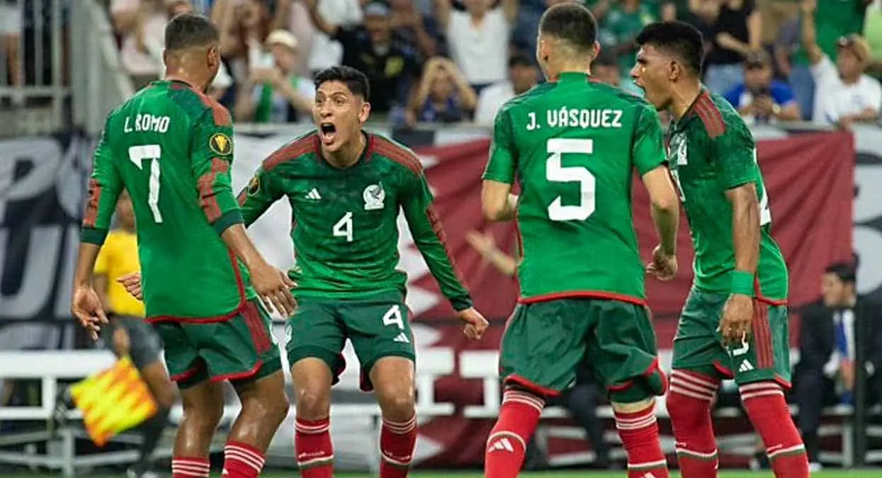 México golea a Honduras en debut de Jaime Lozano