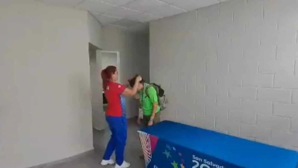 VIDEO | Por reglamento quitan a mexicana su medalla y atleta cubana se la devuelve con admirable gesto