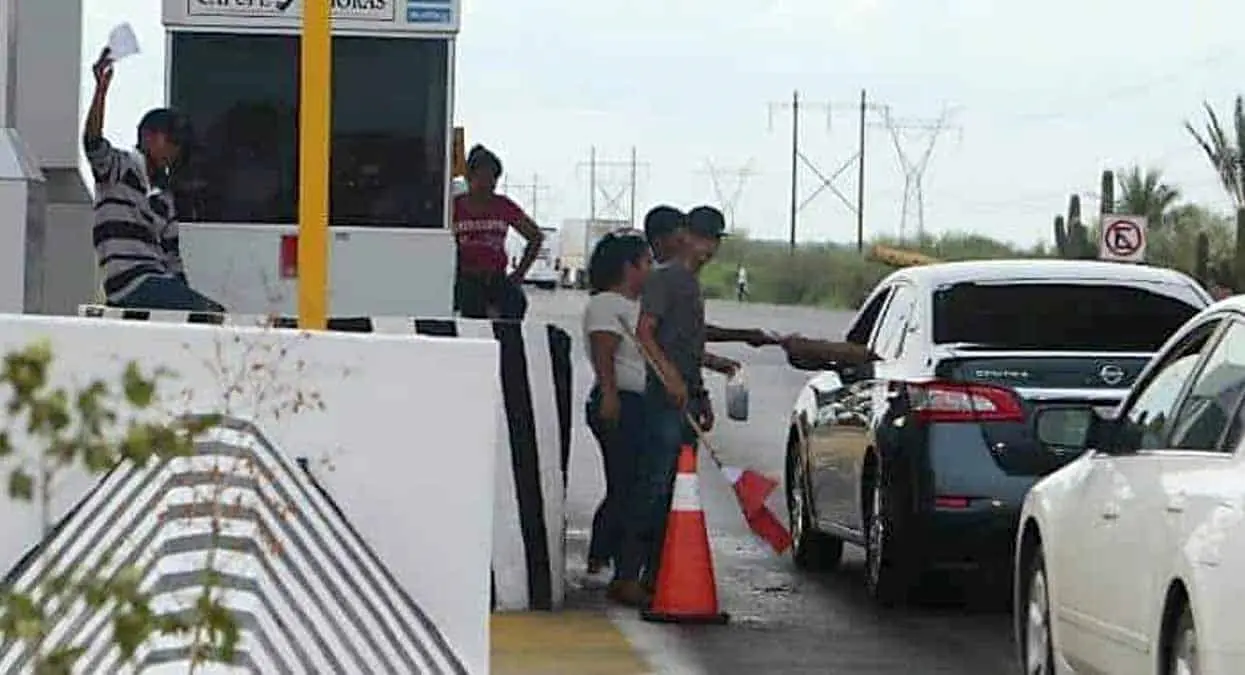 Habitantes de comunidades rurales toman caseta de cobro La Jaula en Sonora